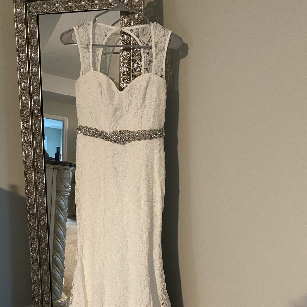 Lace wedding dress